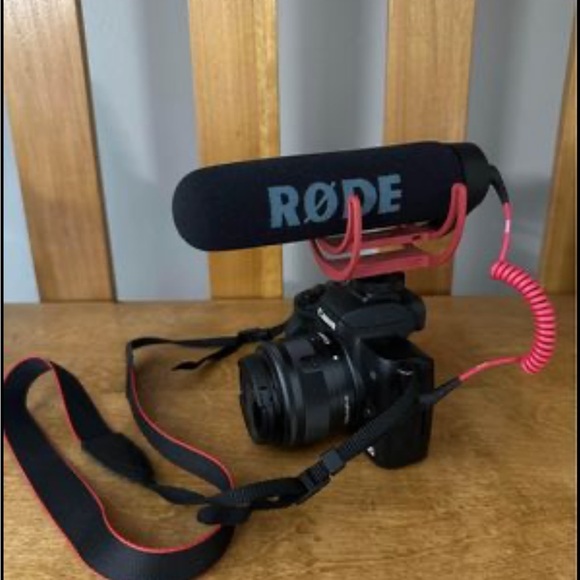 Canon EOS M50 Mark II with EF-M 15-45mm lense and Rode Microphone - Picture 3 of 5